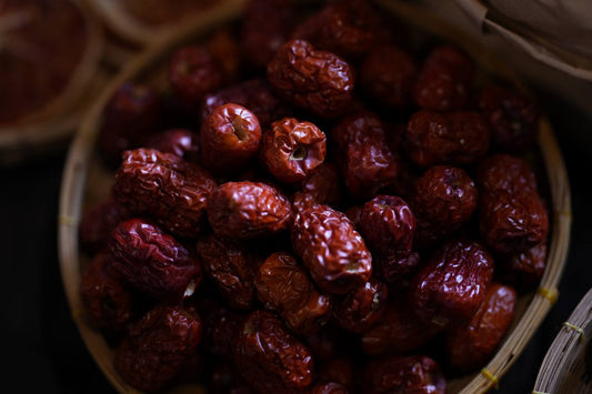 głożona pospolita rozłożona w drewnianej misce